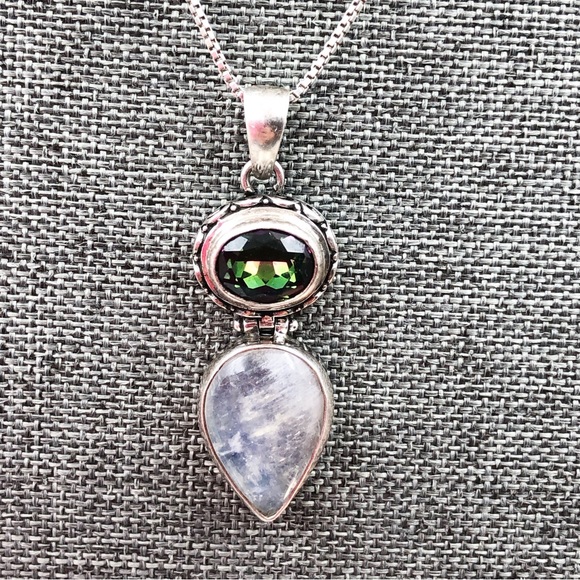 Mystic Quartz and moonstone pendant on a 20” 925 sterling silver chain necklace. - Picture 3 of 5